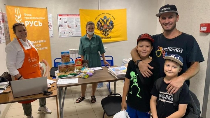 Прошло как по маслу: в Озерске вручили продуктовые подарки многодетным семьям