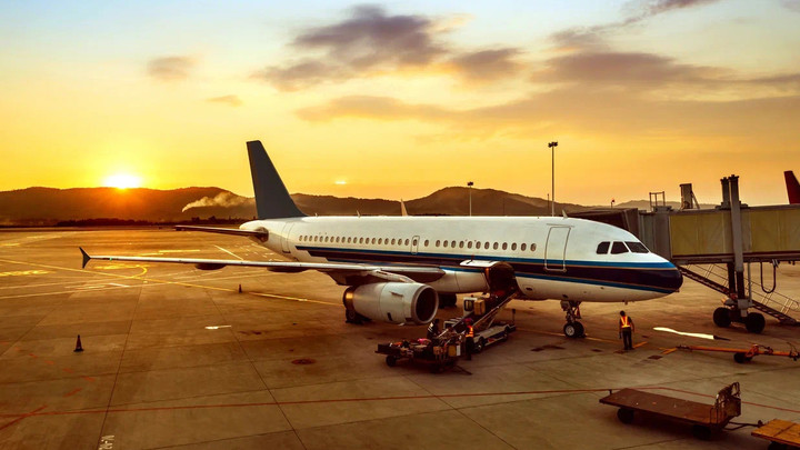 Возвращение релокантов в Россию: Bloomberg посчитал это победой Путина. Политолог советует насторожиться