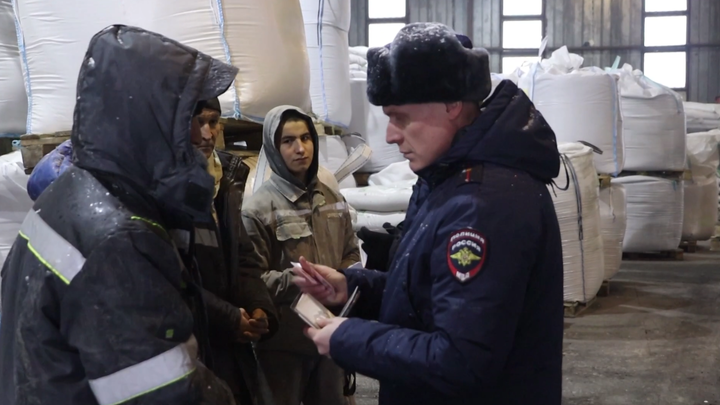Покажите документы: в Челябинске мигрантов заставили вспомнить русский и дать объяснения