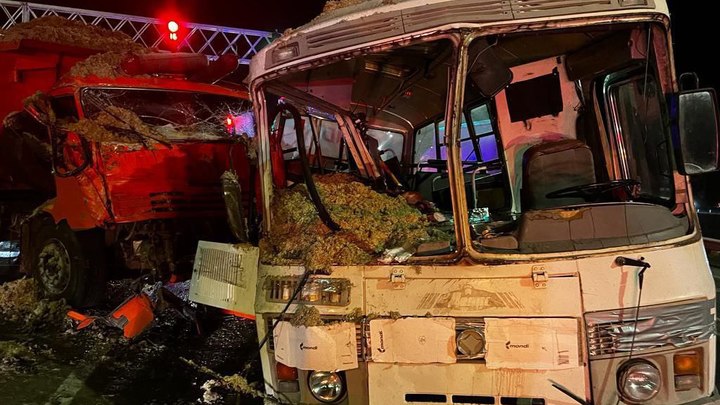 На Кубани в ДТП с пассажирским автобусом погиб водитель. Ещё 5 человек пострадали