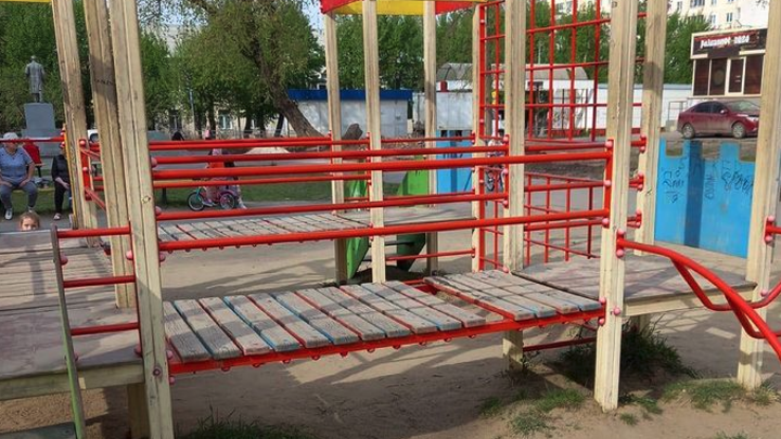 В Челябинской области прокуратура проверит детскую площадку после травмы двухлетней девочки