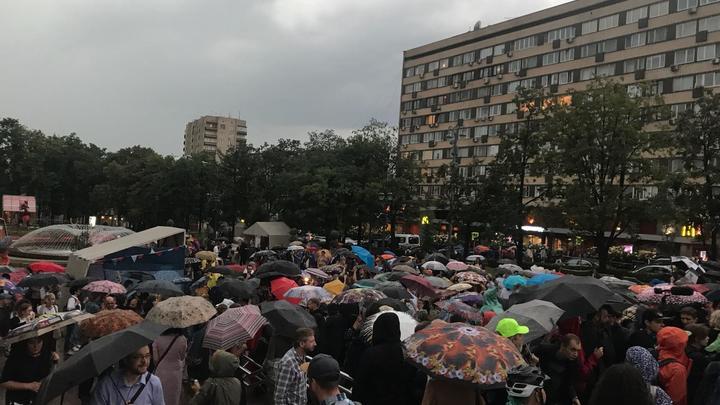 МВД: На митинг в поддержку основательниц «Нового величия» пришло около 200 человек