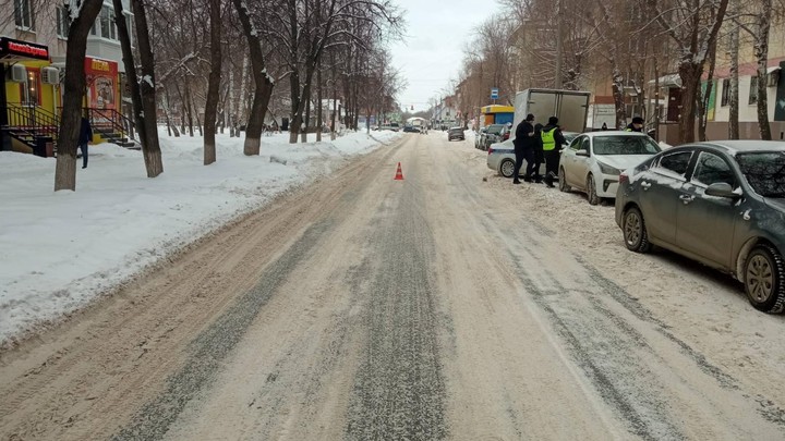 В Самарской области Киа сбила перебегающую через дорогу 10-летнюю девочку