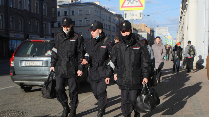 В Петербурге лжеминеры «заложили» взрывчатку в школы, районные администрации и отделения партии