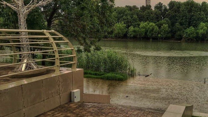 137 млн рублей и концы в воду: Новую набережную Дмитриевского сквера затопило первым же ливнем