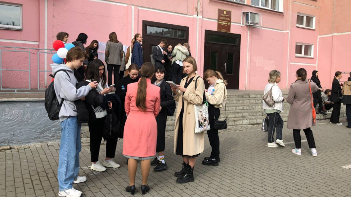 Местных — в ПТУ, мигрантов — в ВУЗы? ЕГЭ 2026 ошеломил выпускников по всей России