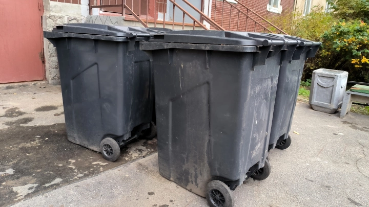 В Сочи пьяного мужчину насмерть спрессовали в мусоровозе — грузчик не заметил его в баке