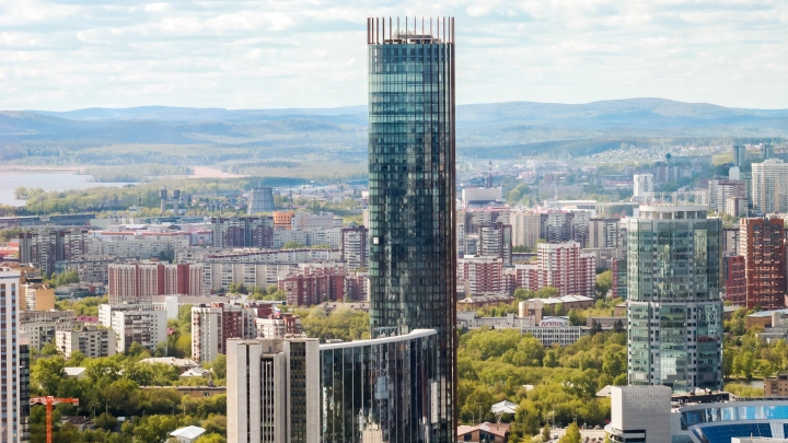 Офисное здание рухнуло в Екатеринбурге: МЧС ищет возможных пострадавших