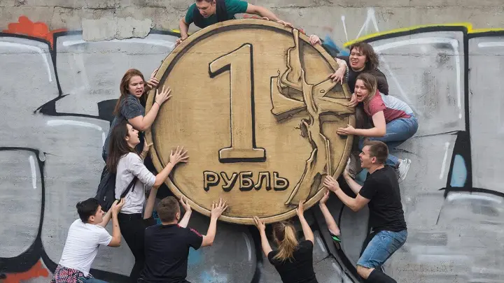 Рубль снова пошёл вниз - чего ждать осенью: Эксперты дали прогноз
