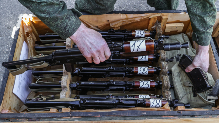 Киев угрожает наказанием живущим за границей гражданам, не явившимся в военкомат