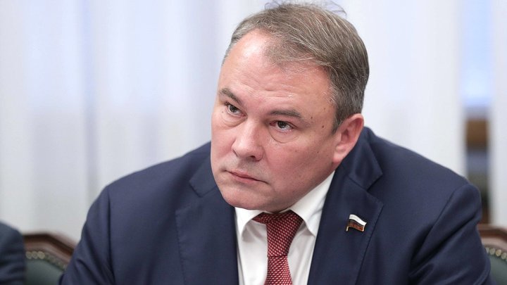 Пётр Толстой указал на московскую чиновницу с личной рабовладельческой вотчиной