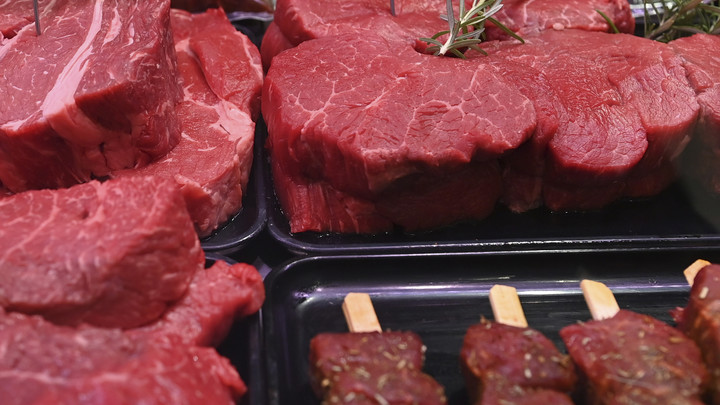 Опасные бактерии обнаружили в говядине из Алтайского края