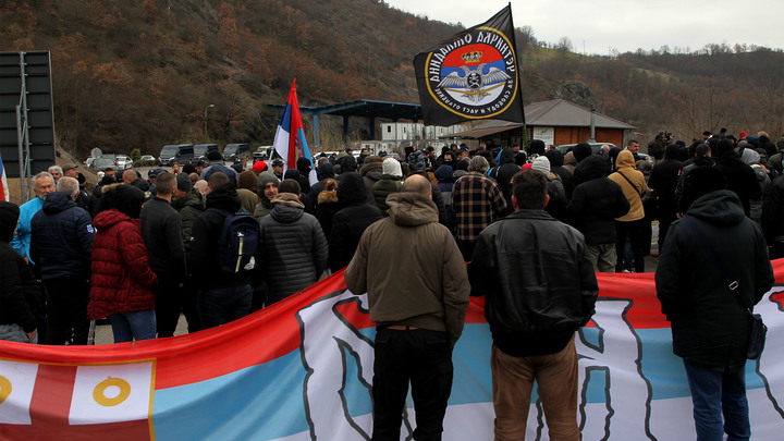 Видео с протеста в Косове раскрыло правду: Сербов намеренно спровоцировали на столкновения