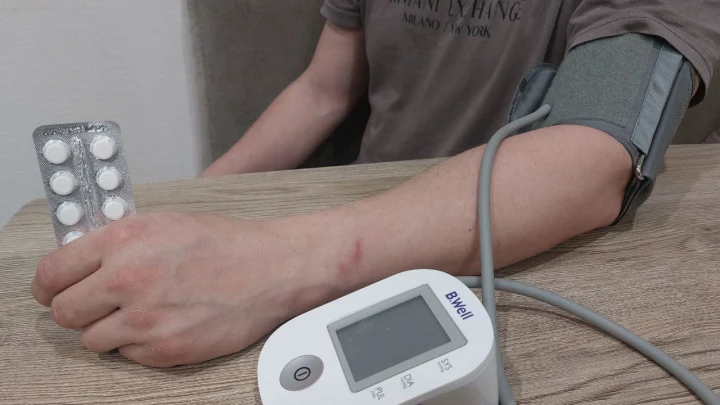 Не погрешность прибора, а тревожный сигнал: почему артериальное давление на руках разное