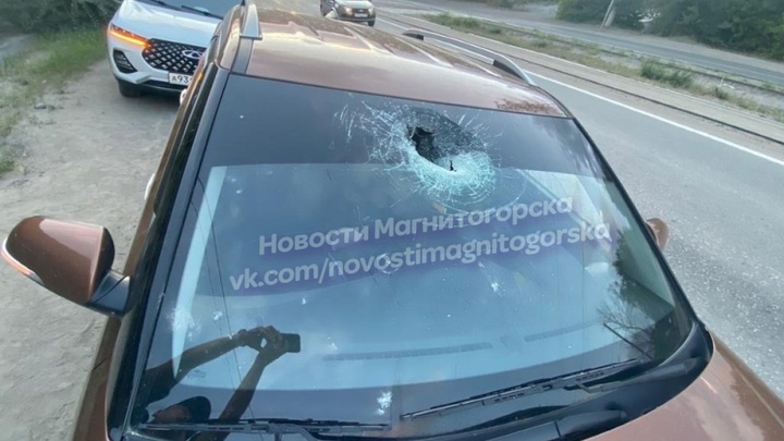 Камень пробил лобовое стекло машины и ранил ребёнка в Магнитогорске