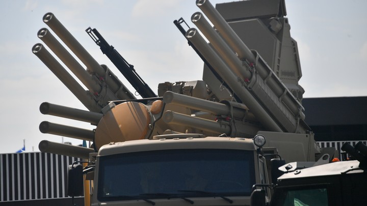 Военный эксперт прокомментировал установку ЗРПК “Панцирь” на крыше здания в Москве