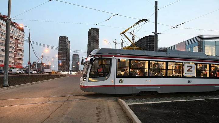 В Краснодаре появилась первая трамвайная остановка с кондиционером