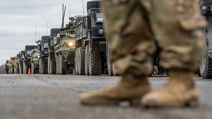 Военная колонна из Румынии озадачила наблюдателей