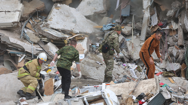 Спасатели извлекли третье тело из завалов обрушившегося дома в Нижнем Тагиле