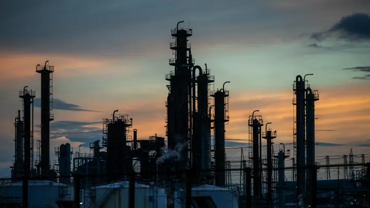 Удар по нефтепереработке и кнопка временного управления