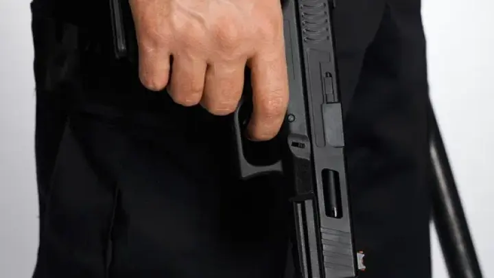 Долг, драка и выстрел в голову: в нападении на экс-хоккеиста СКА Малышева участвовали подростки, дело переквалифицировано