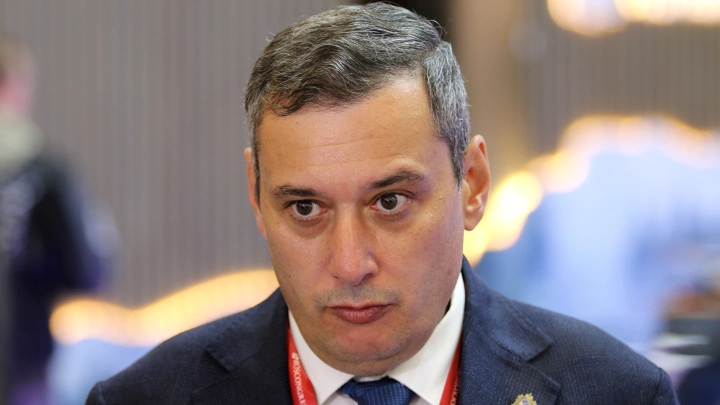 Будете работать за еду: Хинштейн разнёс курского подрядчика за сорванные сроки ремонта школы