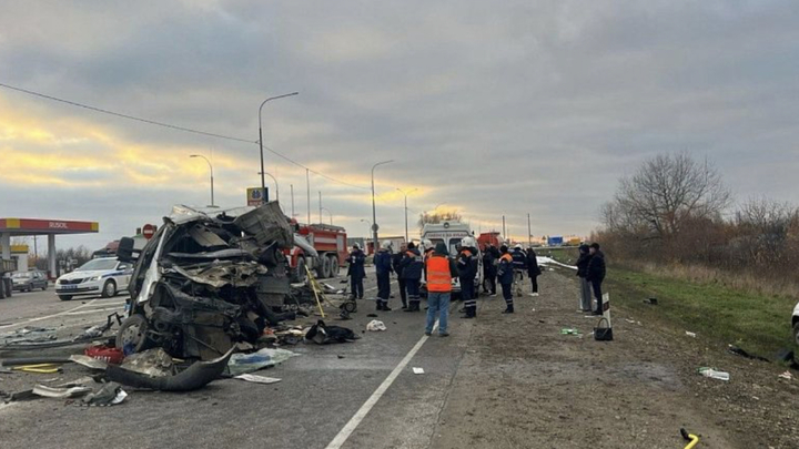 На Кубани с жёстком ДТП с бензовозом три человека погибли и семеро пострадали