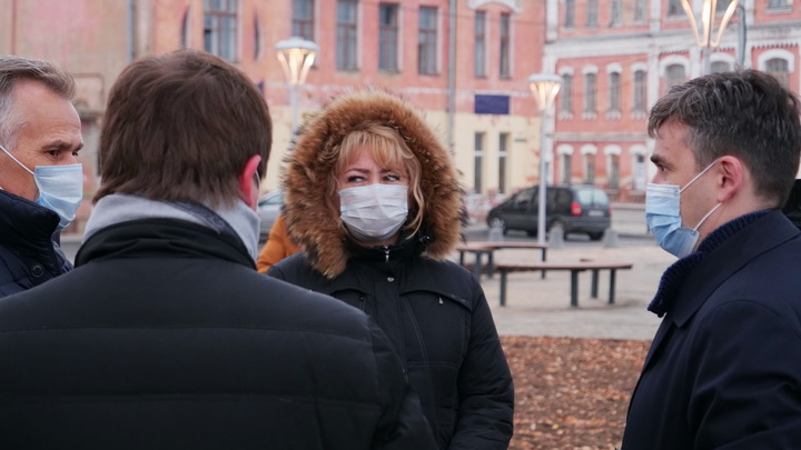 «Прежде чем что-то вякать и обещать, думайте три раза. Я вас всех научу отвечать за свои слова!» «Прежде чем что-то вякать и обещать, думайте три раза. Я вас всех научу отвечать за свои слова!»