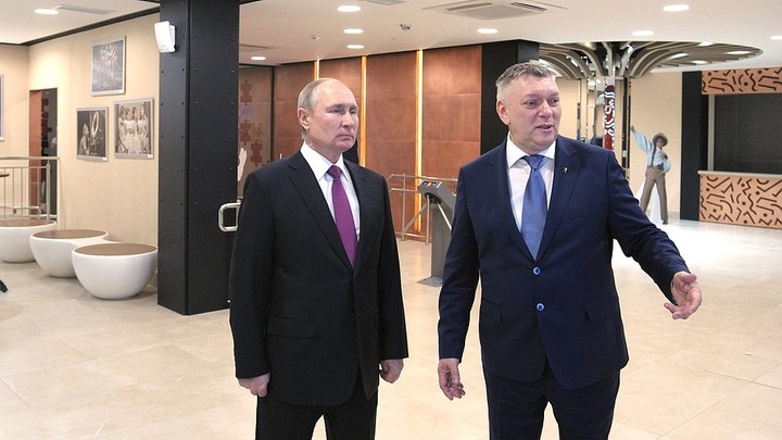 Слышь, солдат...: Худрук ДМТЮА объяснил Путину ситуацию с детскими театрами шуткой из ДМБ
