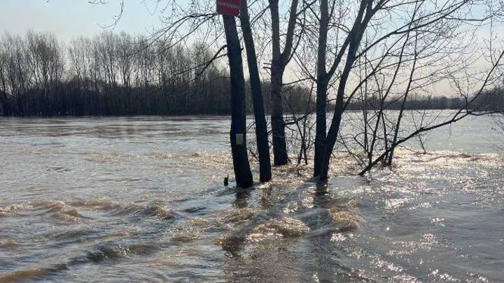 Участок дороги в Новокузнецке перекрыли из-за подтопления