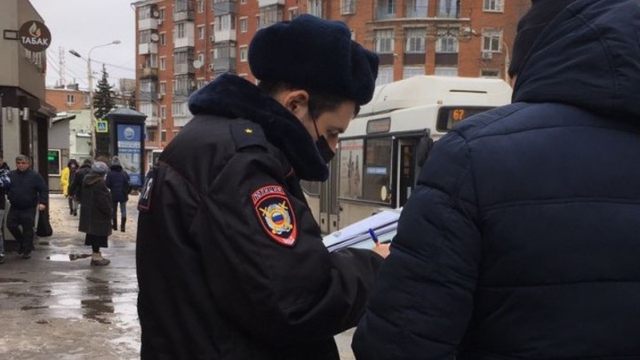 В ростовских автобусах за сутки оштрафовали 60 безмасочников