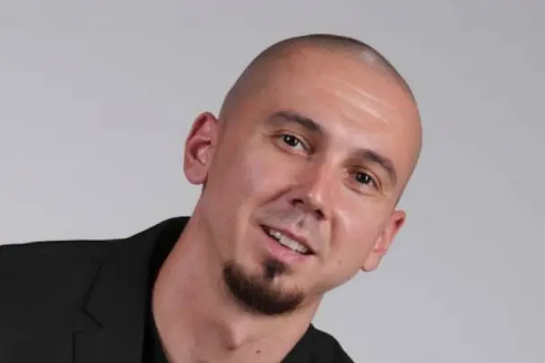 Хотел купить лекцию: актера документального сериала о мошенниках развели мошенники