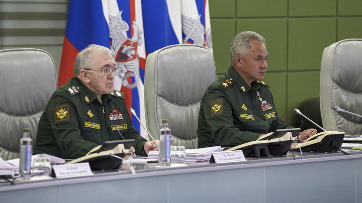 Шойгу проинспектировал пункт управления группировки Центр в зоне СВО