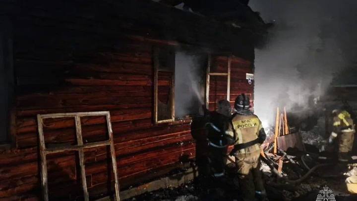 12-летняя девочка и годовалый мальчик погибли при пожаре в Республике Алтай