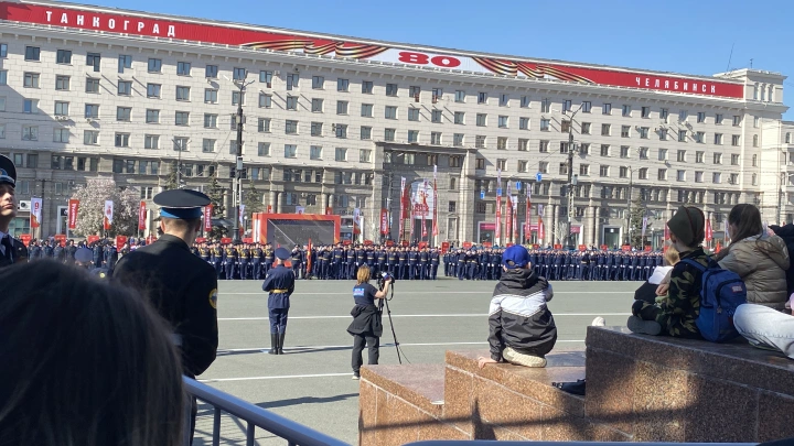 Названа причина, почему участники парада в Челябинске падали один за другим