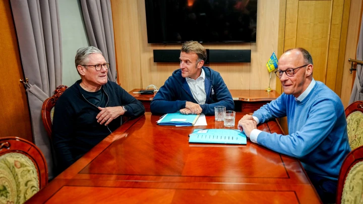 Реакция на видео с Макроном и Мерцем показательна: Захарова подметила важную деталь