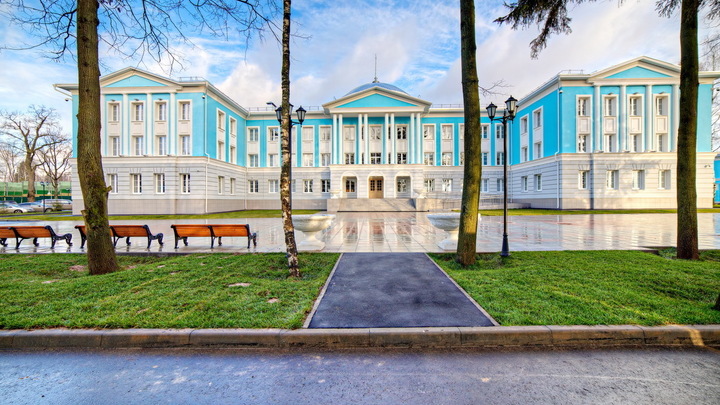 Гимназия Святителя Василия Великого признана одной из лучших в рейтинге Forbes
