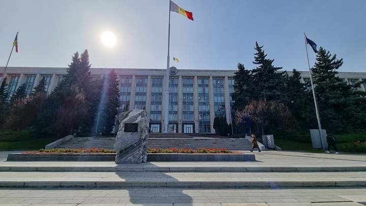 Главные события Молдовы - митинги в Бельцах, заседание парламента в Кишиневе