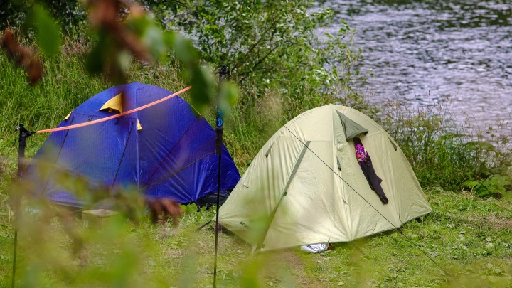 Облила Россию грязью, теперь сидит в палатке под Парижем: Друзья кинули, денег нет. Дочь экс-сенатора от ХМАО рассказала о новой жизни