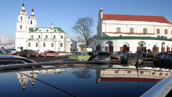 Улицы Минска затопило кипятком: опубликовано видео
