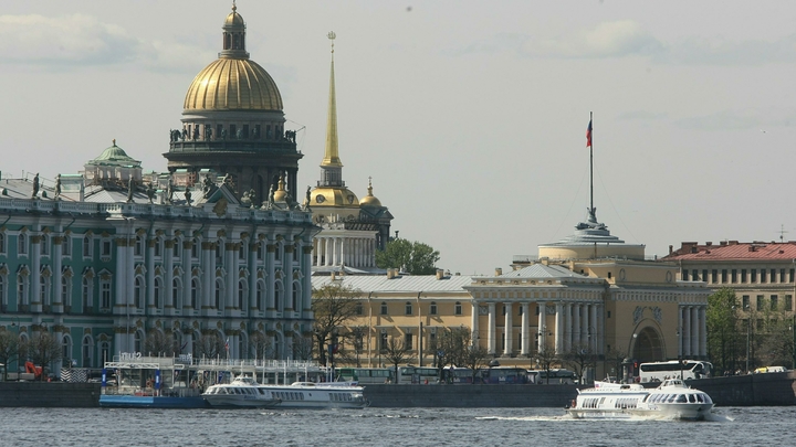 Петербург завершает рабочую неделю аномально тёплой погодой