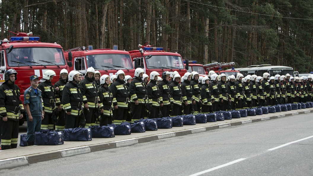 Подъезд аварийного дома рухнул на глазах у очевидцев в Саратове Подъезд аварийного дома рухнул на глазах у очевидцев в Саратове