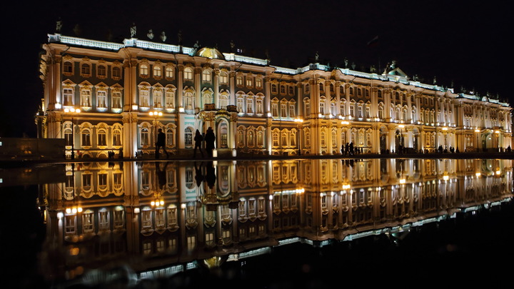 Культурный аншлаг: Праздничный день петербуржцы решили провести в Эрмитаже