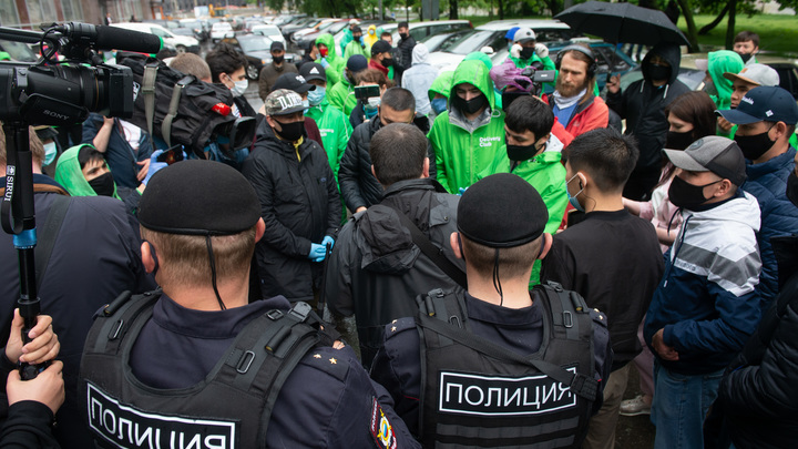 Реакция сервисов доставки после драки курьеров в Москве оказалась одинаковой