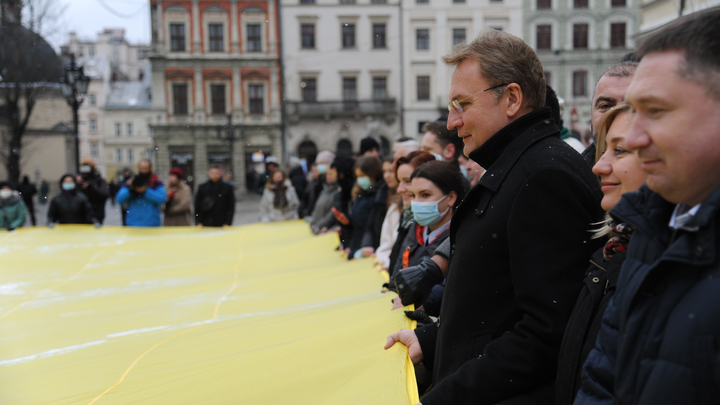 Мэр Львова отказался от покупки белорусских МАЗов, чем насмешил соцсети