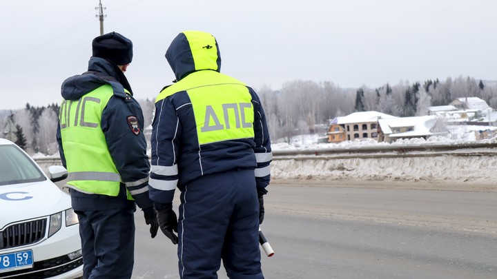 В Нижнем Тагиле экскаватор ковшом протаранил автобус с людьми