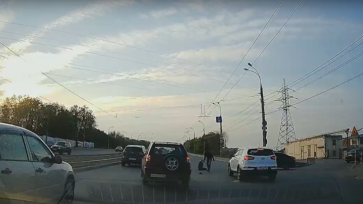 В Самаре возле Кировского рынка внедорожник сбил женщину
