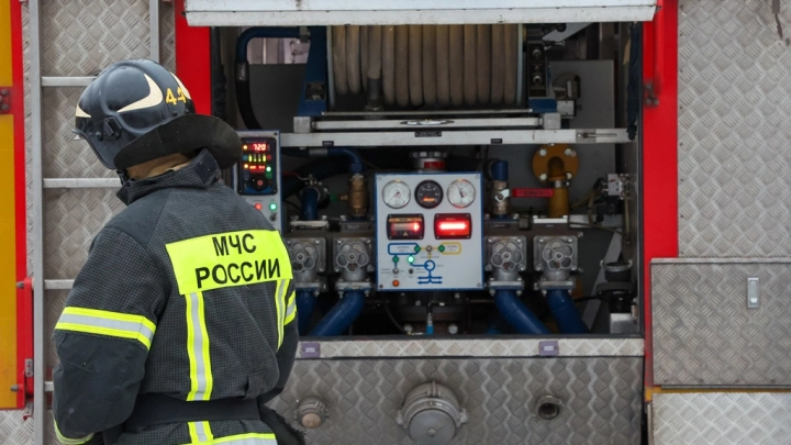 Обломки БПЛА упали на объект ТЭК: Астраханский губернатор сообщил о пожаре и пострадавшем