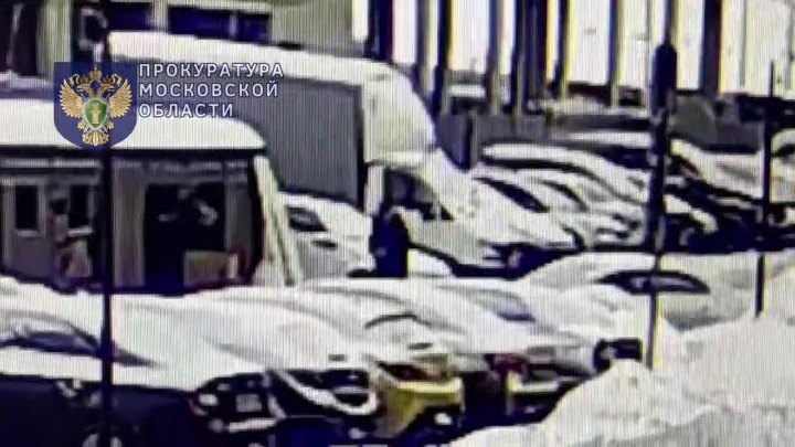 Момент взрыва петарды в руках подростка в Люберцах попал на видео