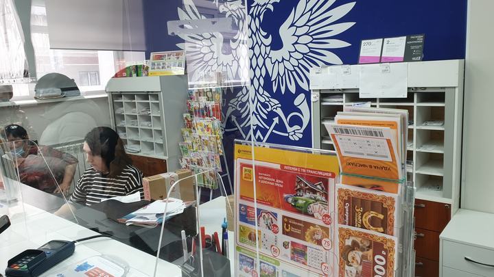 В Новокузнецке очередь на почту растянулась до самой улицы